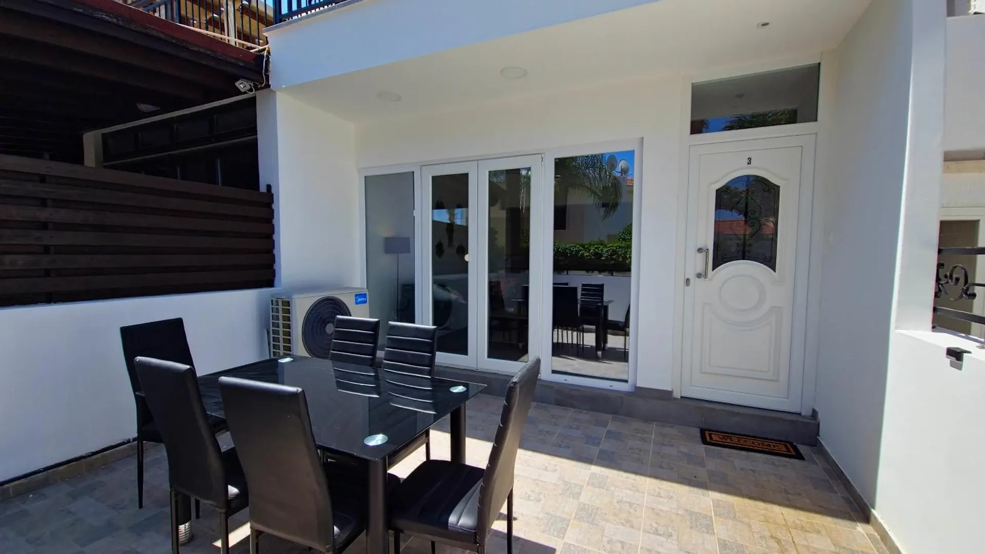Oroklini Star 200Metres From The Sandy Beach Cyprus