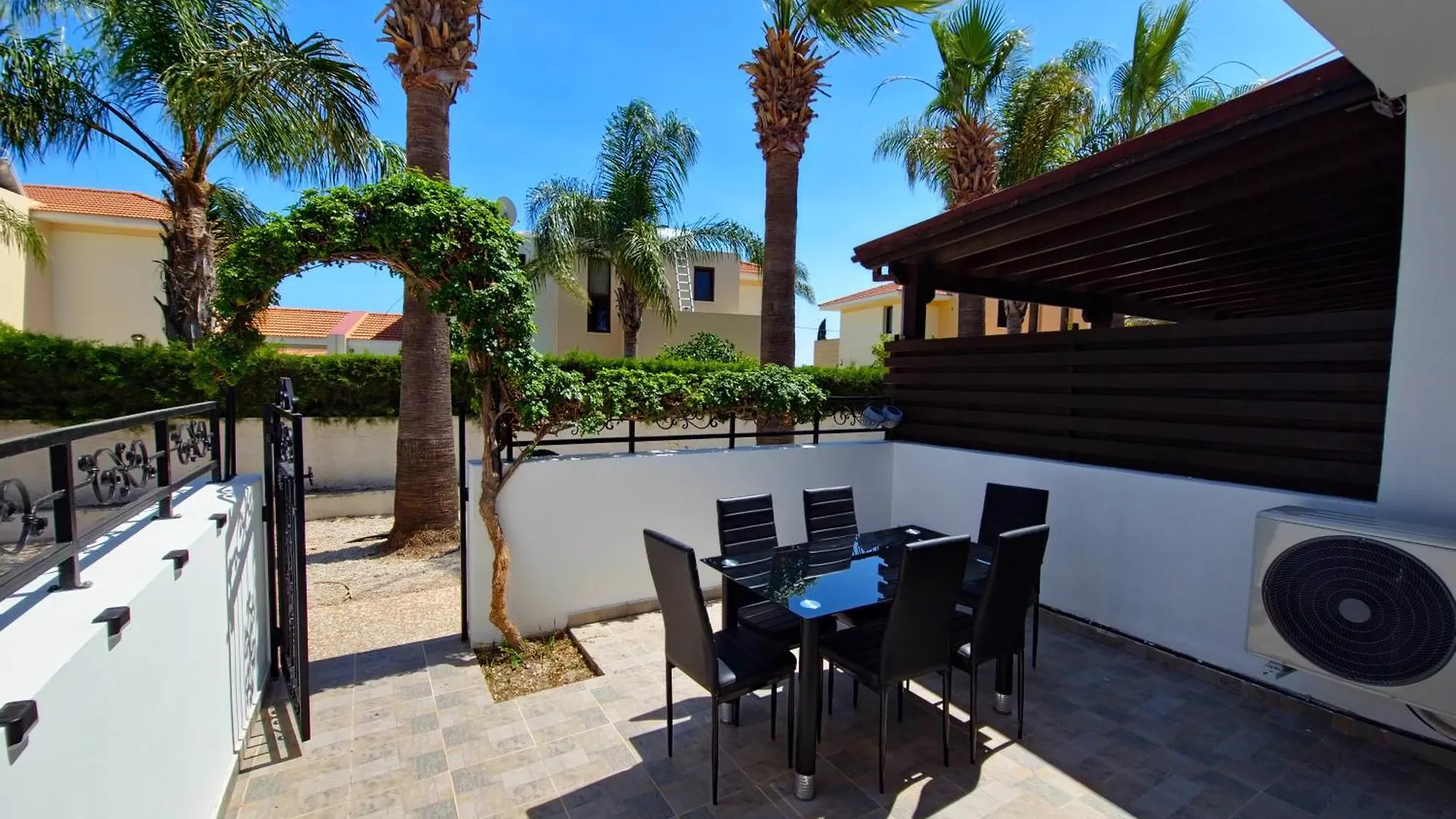 Oroklini Star 200Metres From The Sandy Beach Larnaca
